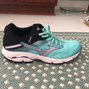 Mizuno Women's Wave Inspire 15 Road Running Shoe